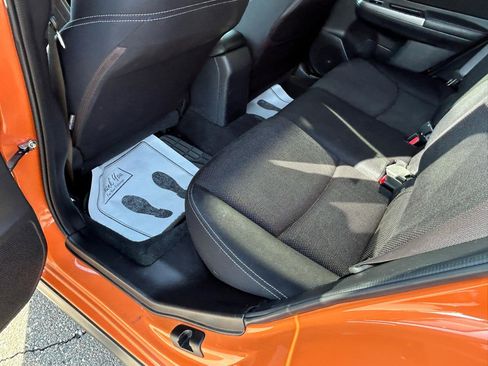 Used 2015 Subaru Crosstrek 2.0i Premium AWD/4WD image 9