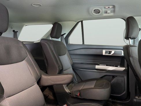 Certified 2024 Ford Explorer XLT RWD image 14