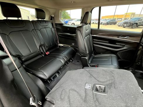 Used 2023 Jeep Grand Cherokee L Limited image 19