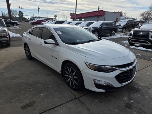 Used 2020 Chevrolet Malibu RS image 3