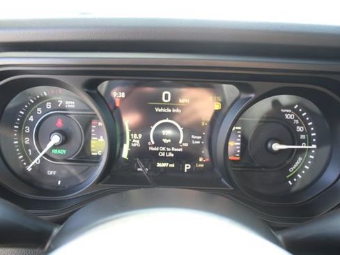 Used 2024 Jeep Wrangler Unlimited Sahara AWD/4WD image 19