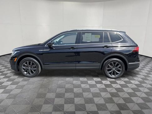 Used 2023 Volkswagen Tiguan SE w/ Panoramic Sunroof Package FWD image 8