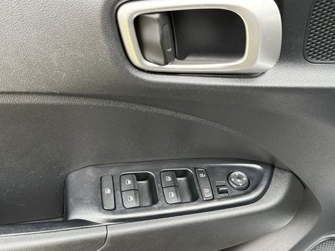 Used 2021 Hyundai Venue SEL image 11