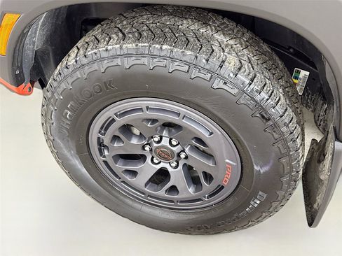 Used 2025 Nissan Frontier PRO-4X image 28