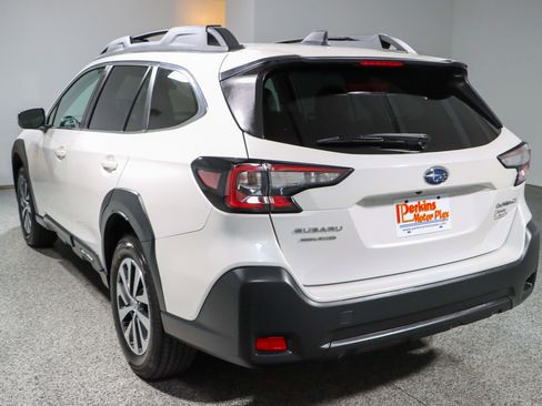 Used 2024 Subaru Outback Premium AWD/4WD image 9