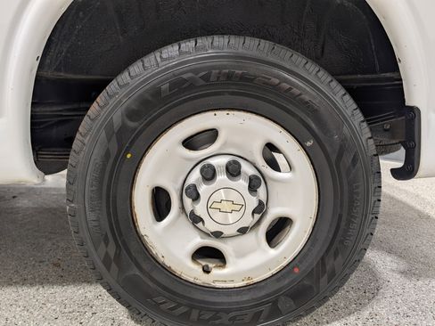 Used 2020 Chevrolet Express 2500 Extended image 10