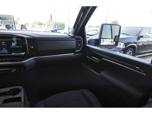 Used 2025 Chevrolet Silverado 2500 LT w/ Convenience Package AWD/4WD image 13
