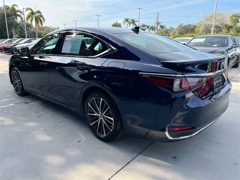 Certified 2025 Lexus ES 300h w/ Premium Package image 5