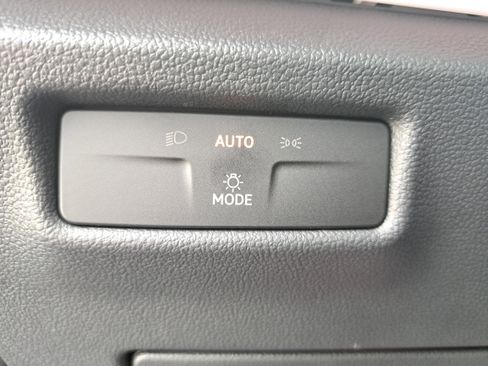 New 2026 Volkswagen Tiguan SE image 25