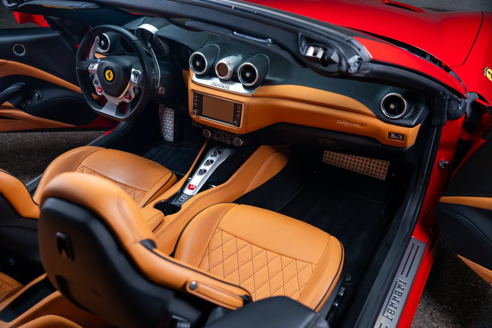 Used 2015 Ferrari California T RWD image 12