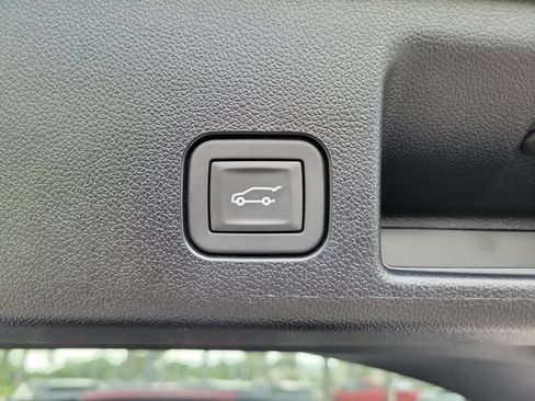 Certified 2025 Chevrolet Equinox EV LT FWD image 12