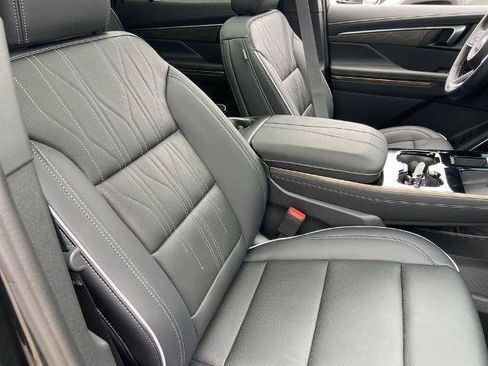 Used 2026 Buick Enclave Avenir w/ Super Cruise Package FWD image 25