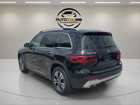 Used 2024 Mercedes-Benz GLB 250 4MATIC image 5