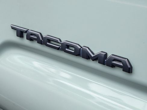 Used 2023 Toyota Tacoma TRD Sport w/ TRD Premium Sport Package AWD/4WD image 27
