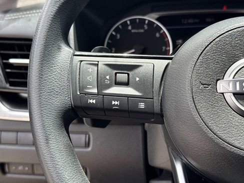 Certified 2022 Nissan Rogue SV FWD image 30