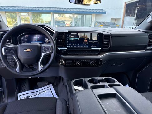 Used 2025 Chevrolet Silverado 1500 LT AWD/4WD image 12