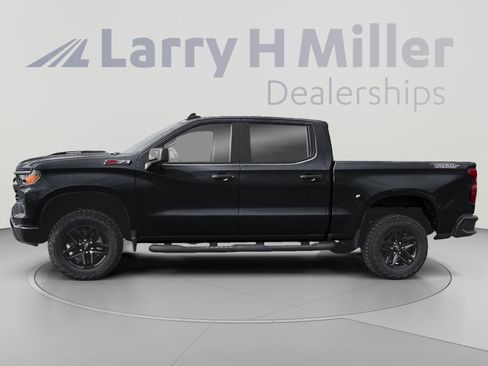 Used 2025 Chevrolet Silverado 1500 Custom Trail Boss w/ LPO, Dark Essentials Package AWD/4WD image 2