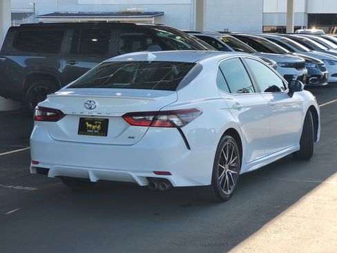 Used 2024 Toyota Camry SE FWD image 4