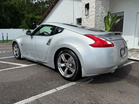 Used 2009 Nissan 370Z Touring w/ Aerodynamics Pkg RWD image 3