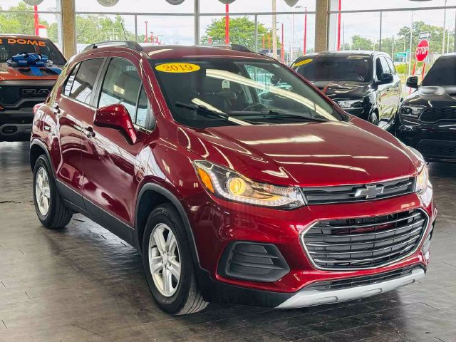 Used 2019 Chevrolet Trax LT w/ LT Convenience Package FWD image 1