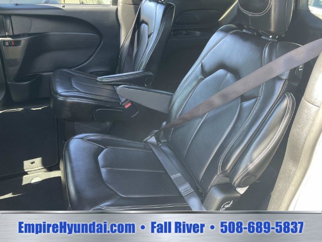 Used 2025 Chrysler Pacifica Select FWD image 15