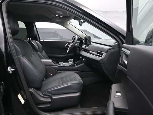 Used 2025 Mitsubishi Outlander AWD image 29