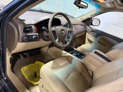 Used 2010 Chevrolet Suburban LT AWD/4WD image 25