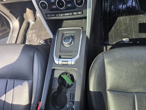 Used 2018 Land Rover Discovery Sport HSE image 29