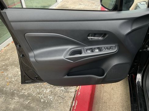 Used 2025 Nissan Versa SV image 12