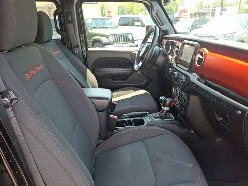 Used 2022 Jeep Wrangler Unlimited Rubicon w/ Cold Weather Group AWD/4WD image 11