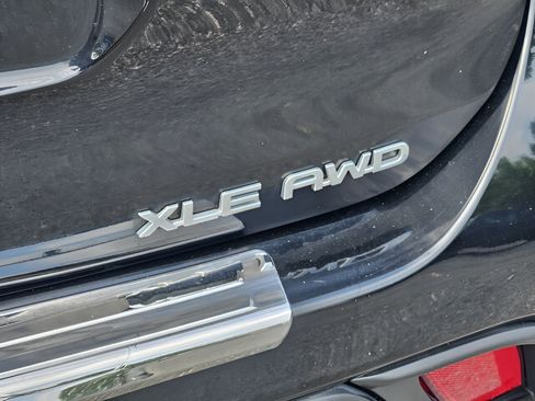 Used 2023 Toyota Highlander XLE AWD/4WD image 34