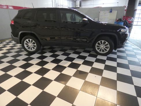 Used 2021 Jeep Cherokee Sport w/ Popular Appearance Group AWD/4WD image 4