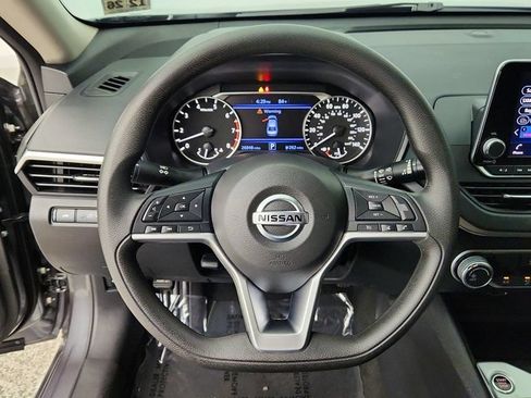 Used 2022 Nissan Altima 2.5 SV FWD image 14