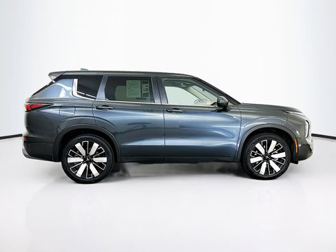 Used 2025 Mitsubishi Outlander SE image 10