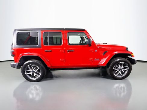 Used 2024 Jeep Wrangler Unlimited w/ Convenience Group AWD/4WD image 11