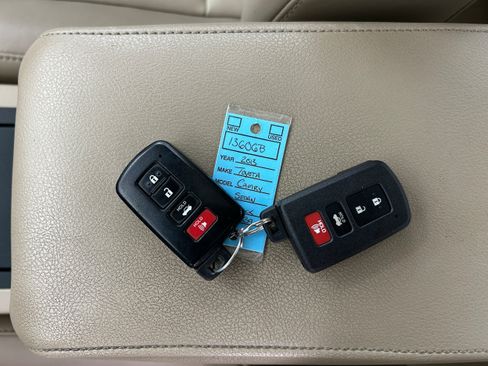 Used 2013 Toyota Camry XLE FWD image 34