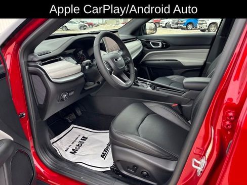 Used 2025 Jeep Compass Limited image 10