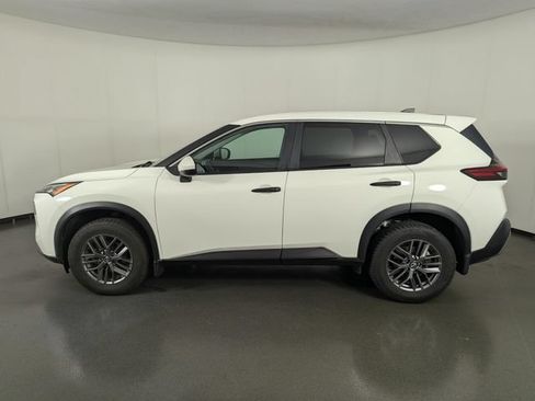 Used 2022 Nissan Rogue S AWD/4WD image 5