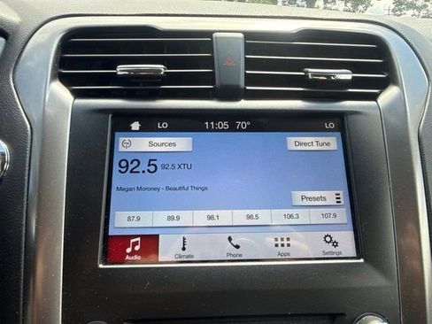 Used 2017 Ford Fusion SE w/ Fusion SE Technology Package FWD image 18