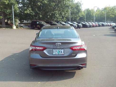 Used 2018 Toyota Camry XLE w/ Audio Package FWD image 4