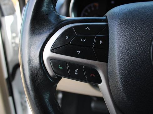 Used 2020 Jeep Grand Cherokee Laredo image 20