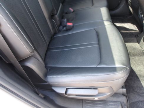 Used 2023 Kia Sorento S w/ Panoramic Sunroof Package AWD/4WD image 11