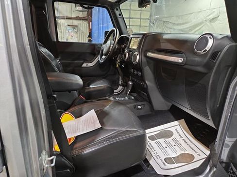 Used 2015 Jeep Wrangler Unlimited Sahara w/ Connectivity Group image 29