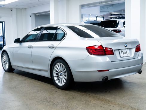 Used 2011 BMW 535i xDrive Sedan AWD/4WD image 4