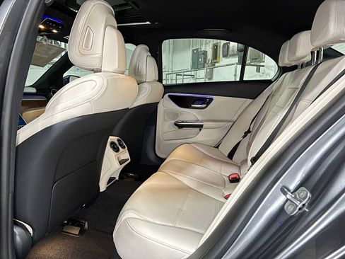 Used 2025 Mercedes-Benz C 300 4MATIC Sedan image 17