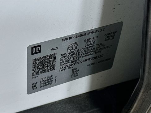 Used 2024 Chevrolet Suburban Premier AWD/4WD image 35
