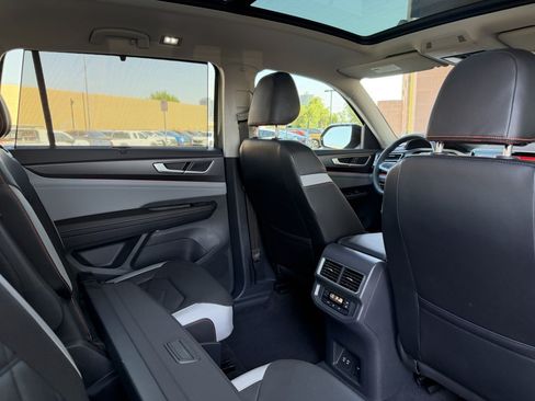 Used 2024 Volkswagen Atlas Peak Edition SEL AWD/4WD image 44