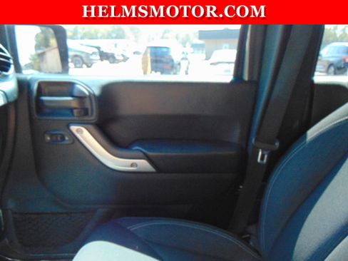 Used 2018 Jeep Wrangler Unlimited Sahara w/ Connectivity Group image 23