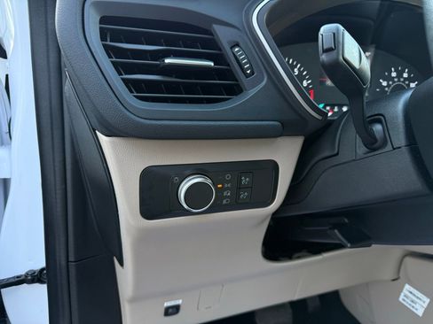 Used 2022 Ford Escape SE image 42