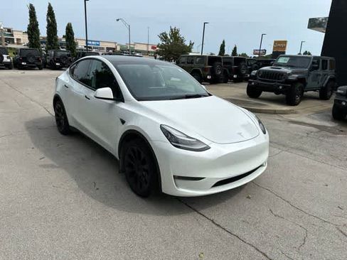 Used 2022 Tesla Model Y Long Range AWD/4WD image 23